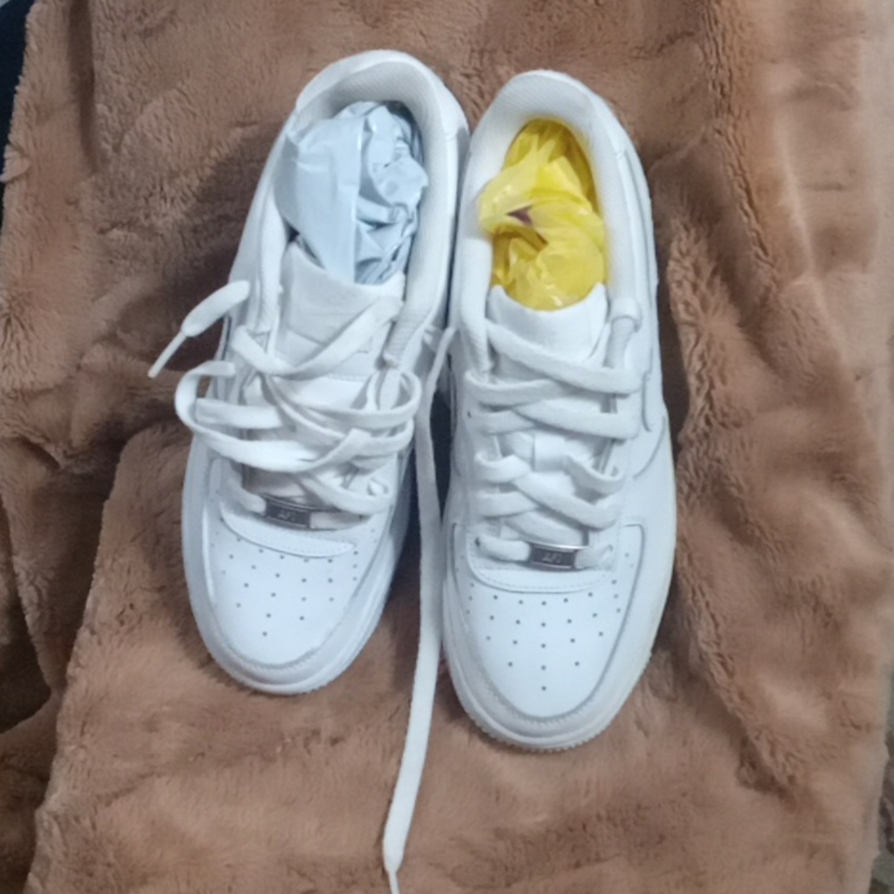 Gym shoes